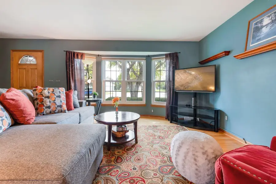 2114 Somerset Ct, Waukesha, WI 53186 - #2