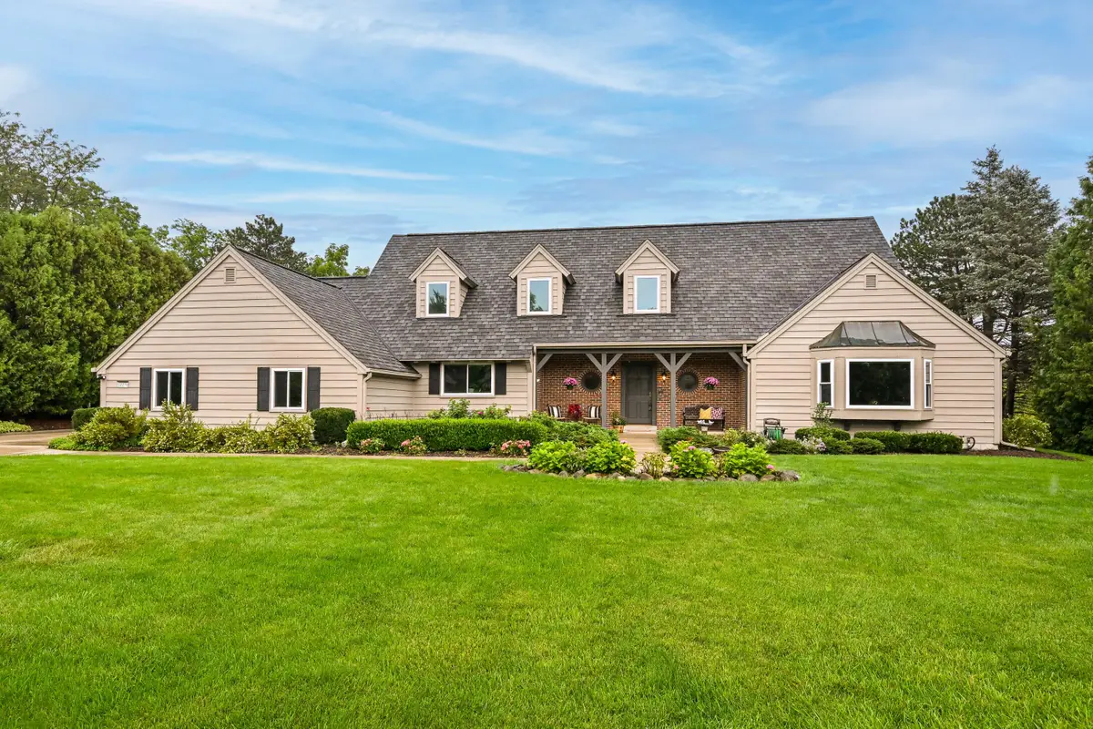 10270 N Range Line Ct, Mequon, WI 53092 - #1