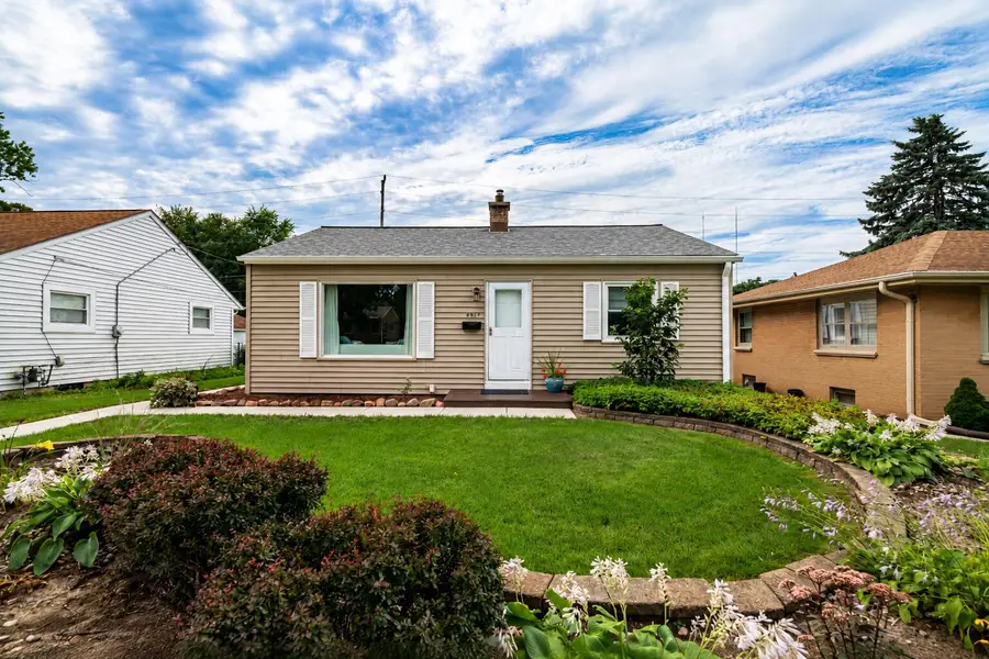 4917 N Mohawk Ave, Glendale, WI 53217 - #3