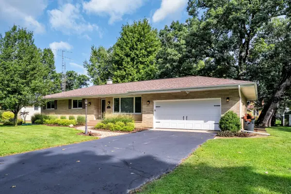 216 E Elm St, Salem Lakes, WI 53170