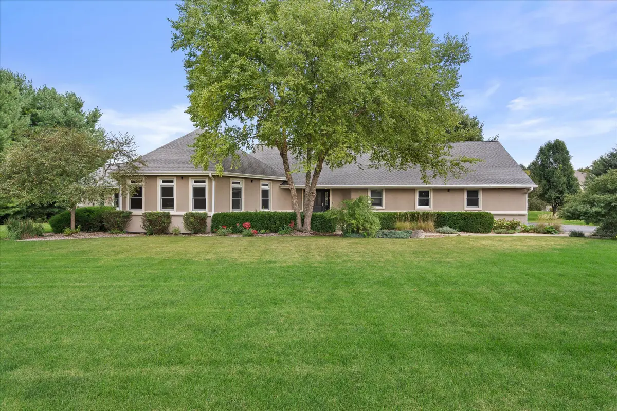 S29W30880 Wild Berry Ln, Genesee, WI 53188 - #1
