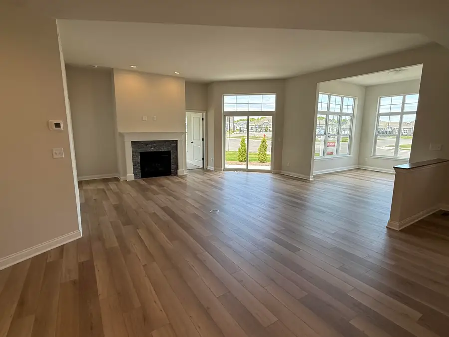 904 S Verona Cir, Grafton, WI 53024 - #2