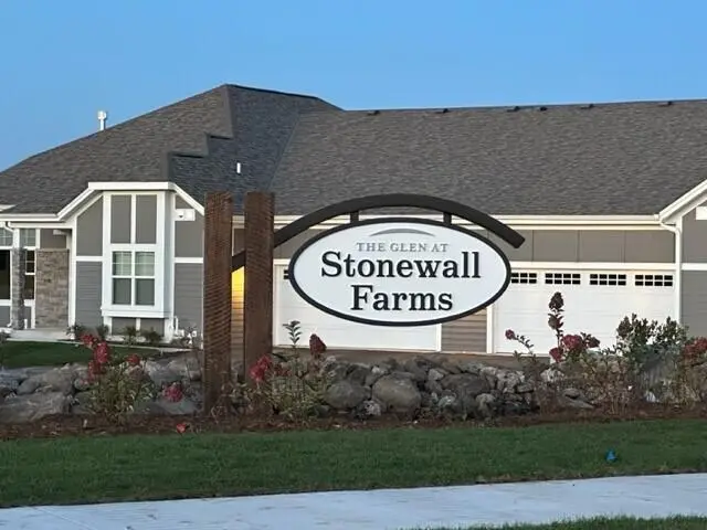 904 S Verona Cir, Grafton, WI 53024 - #3