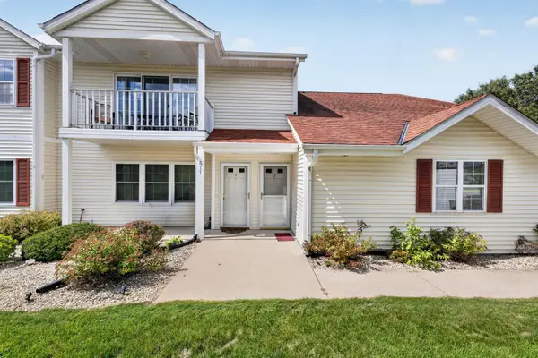 677 Wood River Ct, West Bend, WI 53095