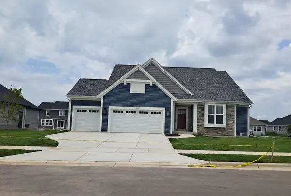 1746 Whalen Dr, Oconomowoc, WI 53066