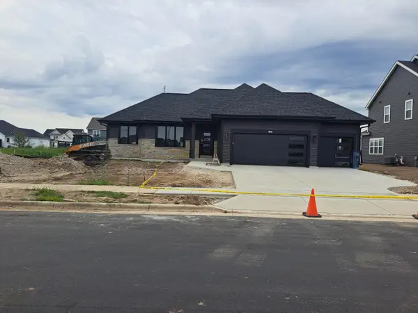 1283 Wild Rye Ln, Oconomowoc, WI 53066