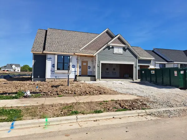 1252 Wild Rye Ln, Oconomowoc, WI 53066