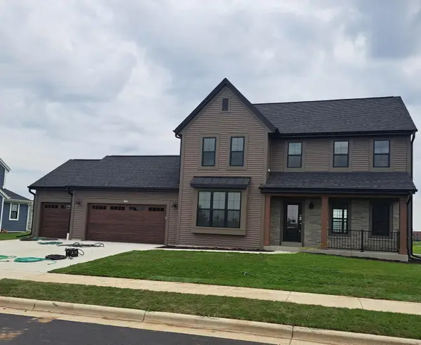 1733 Hammock Ln, Oconomowoc, WI 53066