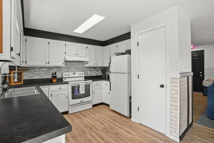 407 Zuider Ln, Oostburg, WI 53070 - #3
