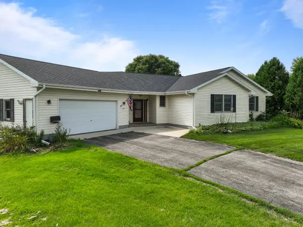 320 Arbor Ridge Dr, Delavan, WI 53115