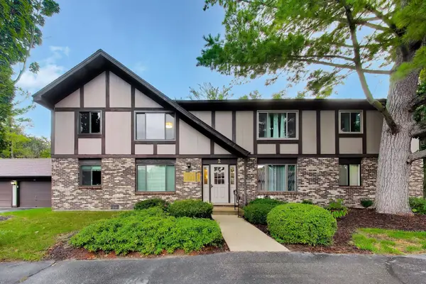 90 Potawatomi Rd, Williams Bay, WI 53191