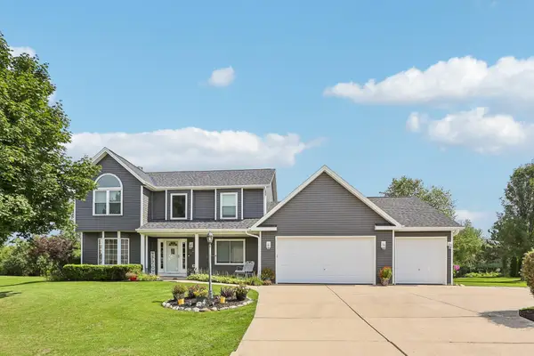 10468 S George Dr, Oak Creek, WI 53154