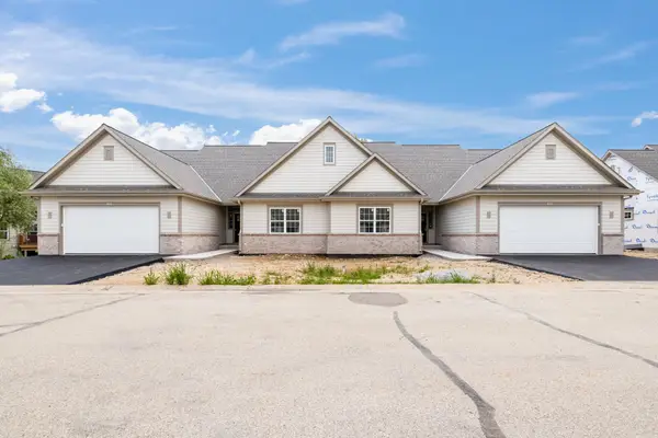 1797 Cedar Ridge Dr, Slinger, WI 53086