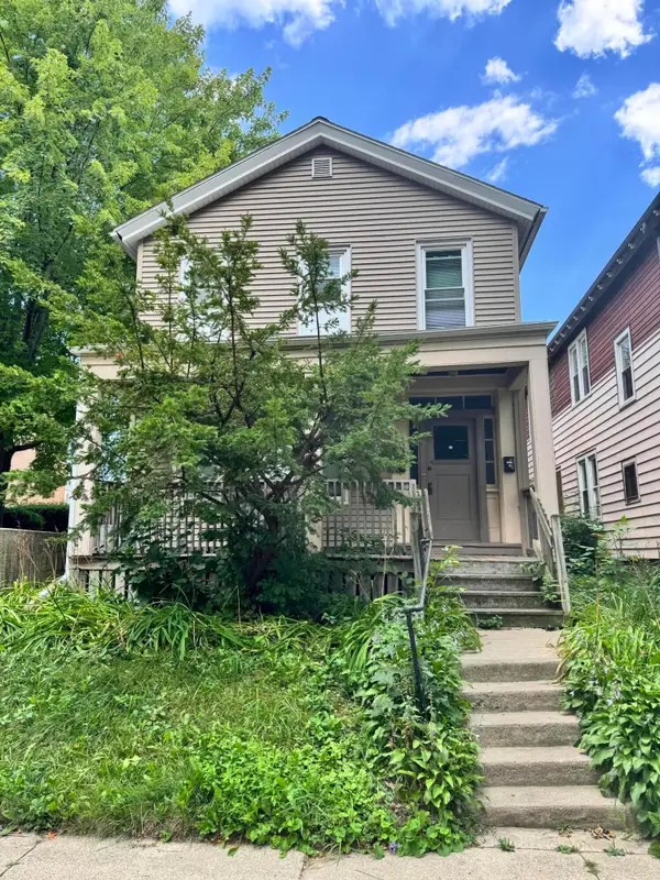 2920 N Bartlett Ave, Milwaukee, WI 53211