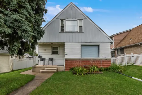 2567 S 60th St, West Allis, WI 53219