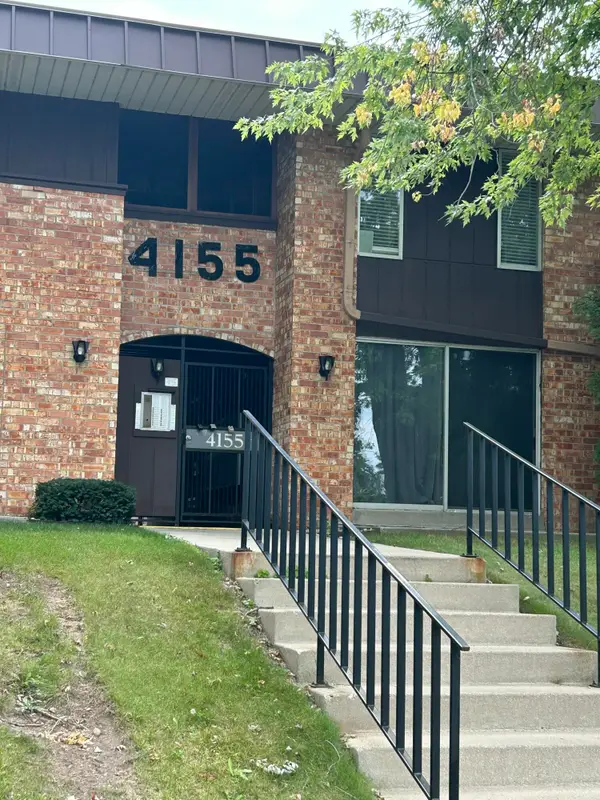 4155 W Rivers Edge Cir, Brown Deer, WI 53209