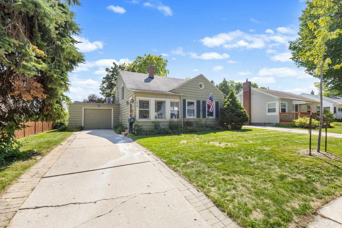 318 E Gauer Cir, Milwaukee, WI 53207 - #1