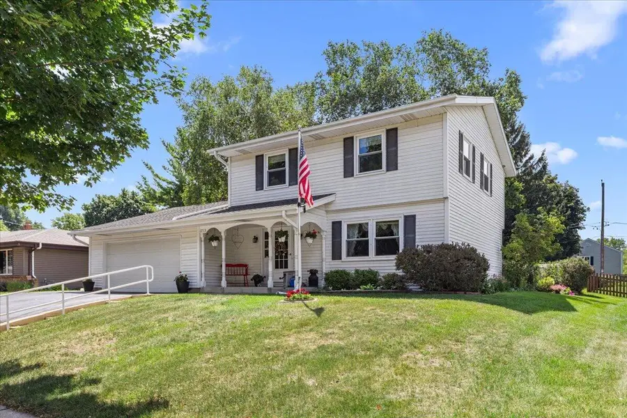 1713 Howlett Ln, Waukesha, WI 53186 - #3