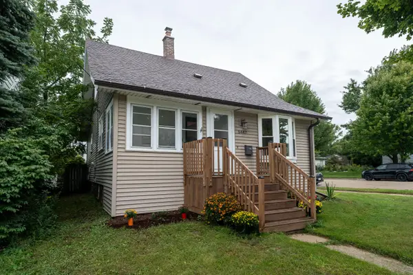 5447 S Lake Dr, Cudahy, WI 53110