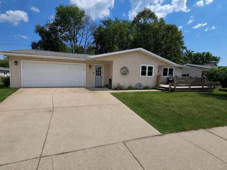 1457 Daisy Dr, Manitowoc, WI 54220 - #2