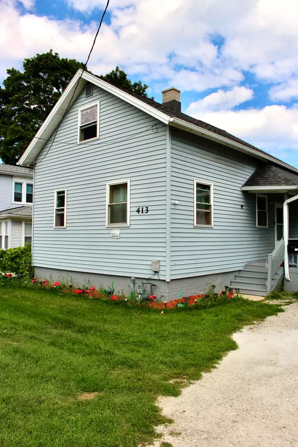413 N Memorial Dr, Racine, WI 53404