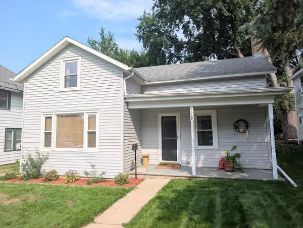 1009 Vine St, Watertown, WI 53098