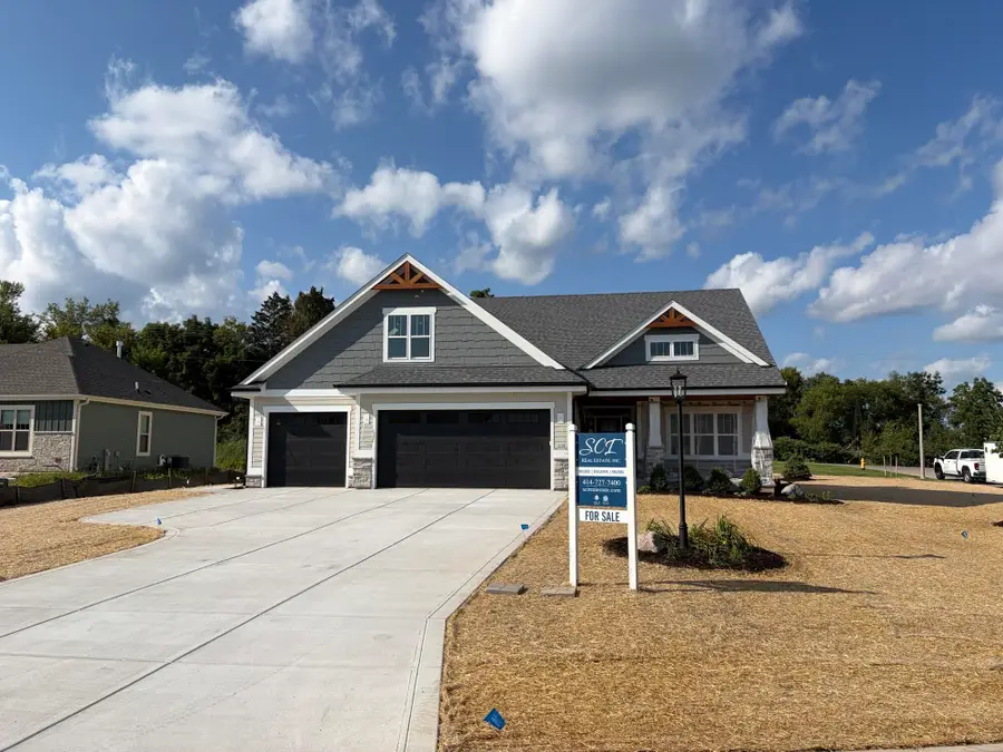 N55W25226 Crescent Hill Dr, Sussex, WI 53089 - #2
