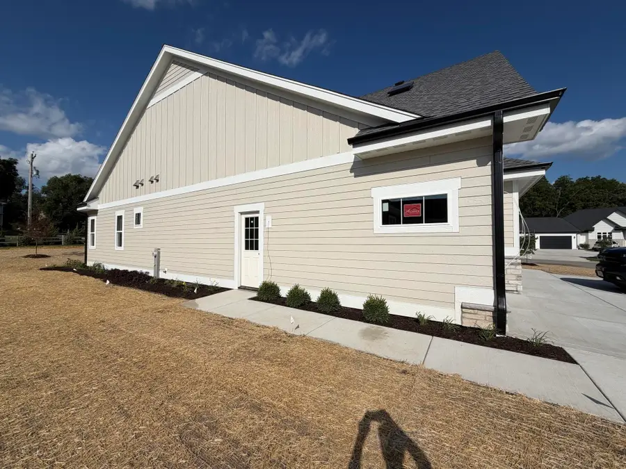 N55W25226 Crescent Hill Dr, Sussex, WI 53089 - #3