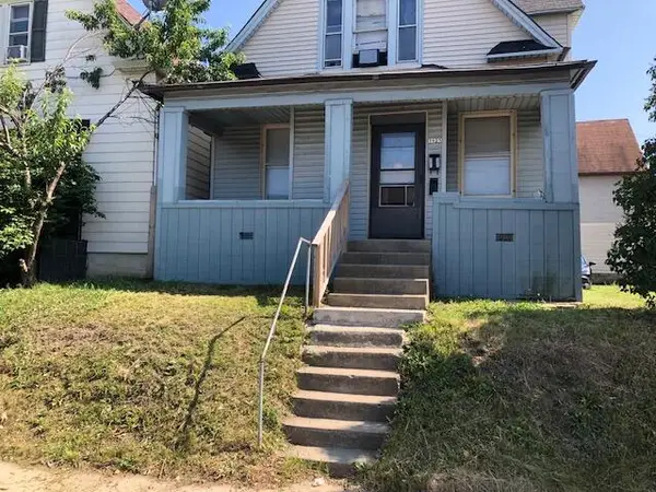 3925 W Greenfield Ave, Milwaukee, WI 53215