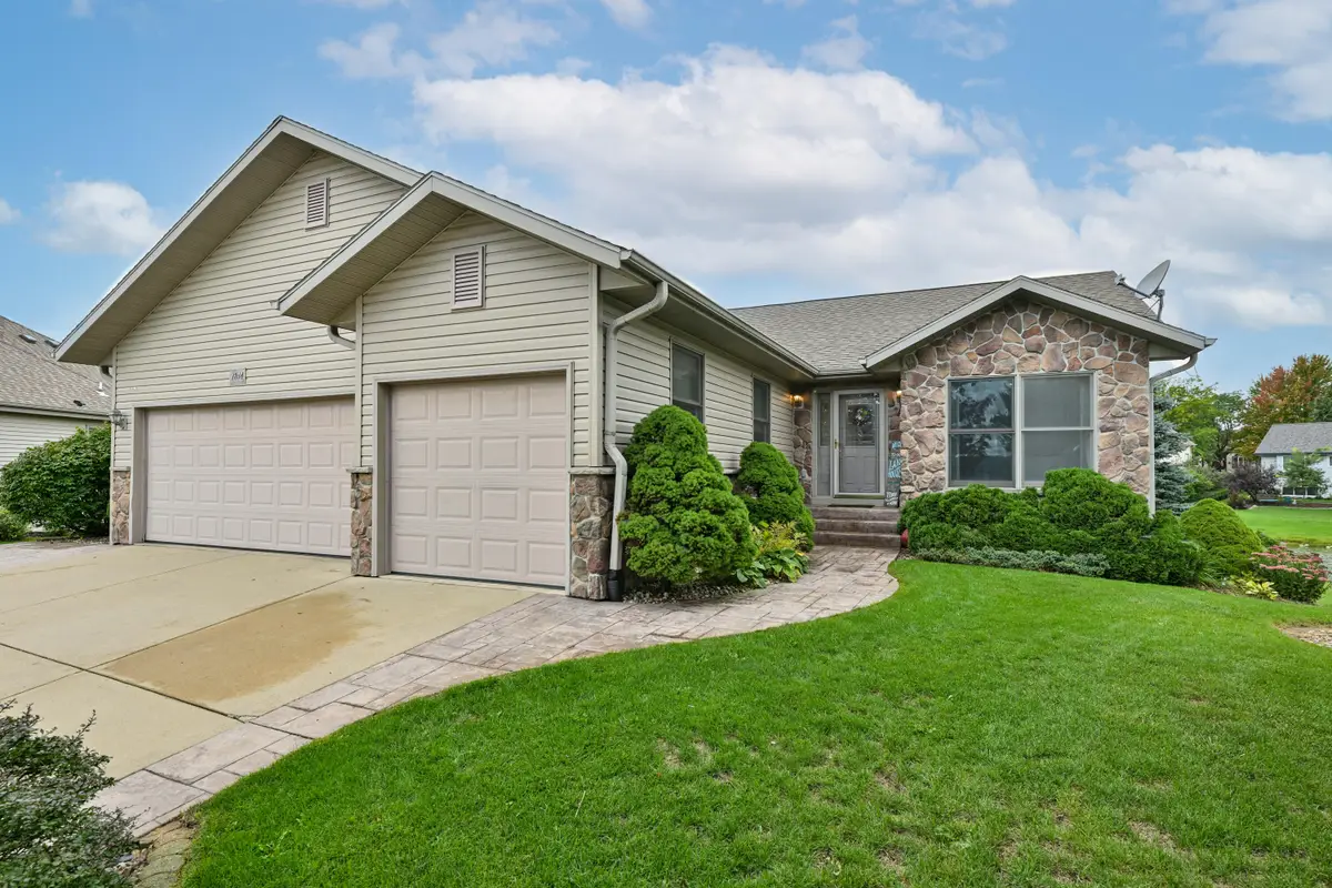 7844 Lakeview Rd, Waterford, WI 53185 - #1