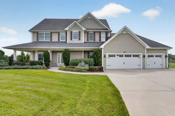 1347 W Stillwater Cir, Mequon, WI 53092