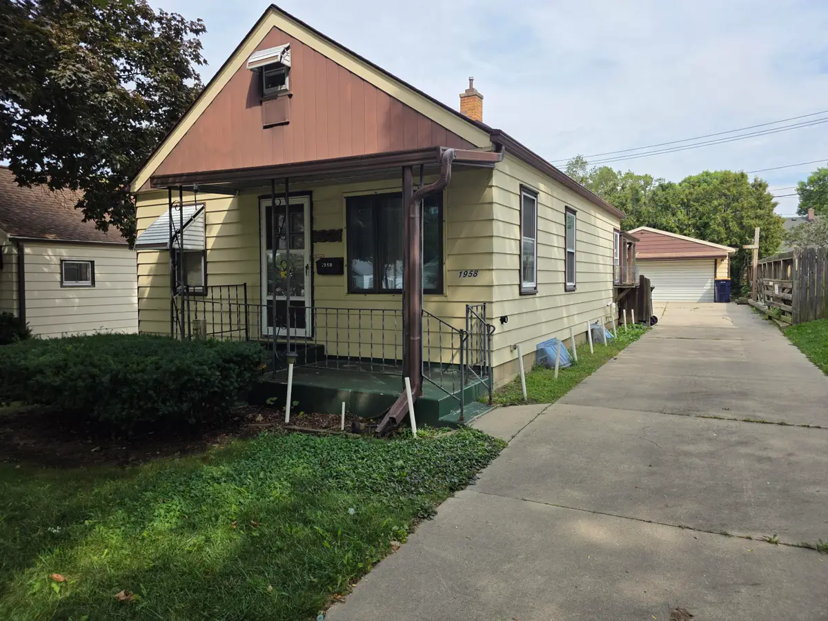 1958 S 97th St, West Allis, WI 53227 - #1