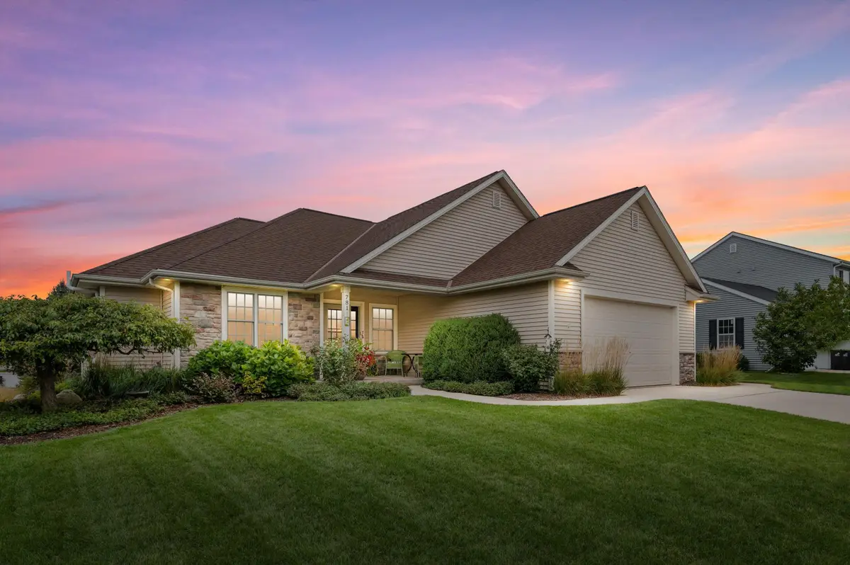 781 Autumn Ridge Ln, Hartford, WI 53027 - #1