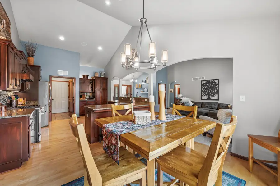 781 Autumn Ridge Ln, Hartford, WI 53027 - #3