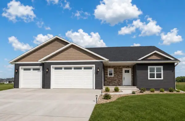 1360 Annapolis Dr, Holmen, WI 54636