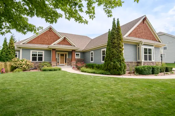 W175N5262 Highridge Dr, Menomonee Falls, WI 53051