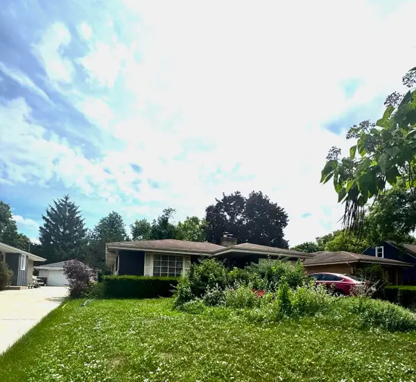 4114 N 94th St, Wauwatosa, WI 53222