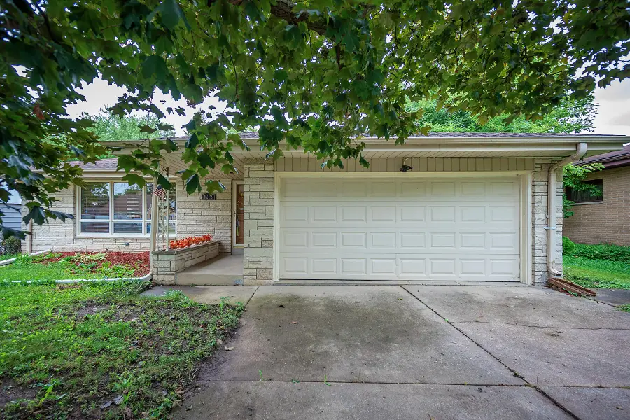 4212 N 95th St, Wauwatosa, WI 53222 - #2