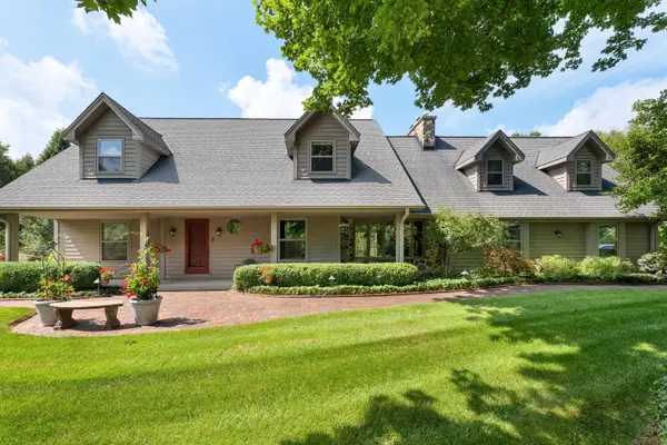 2225 Edgewood Dr, Grafton, WI 53024