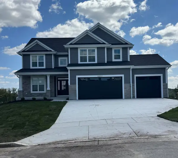 N56W20719 Muirfield Dr, Menomonee Falls, WI 53051