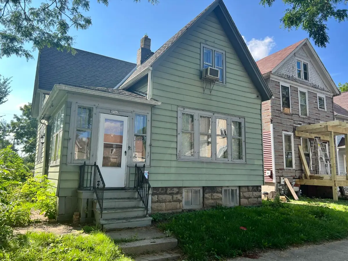 2565 N 10th St, Milwaukee, WI 53206 - #1