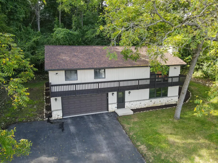 142 Riverside Dr, Waterford, WI 53185 - #3