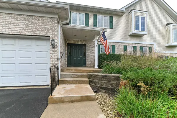 91 Potawatomi Rd, Williams Bay, WI 53191