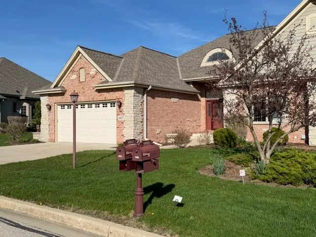 6837 W Greyhawk Ct, Franklin, WI 53132 - #1