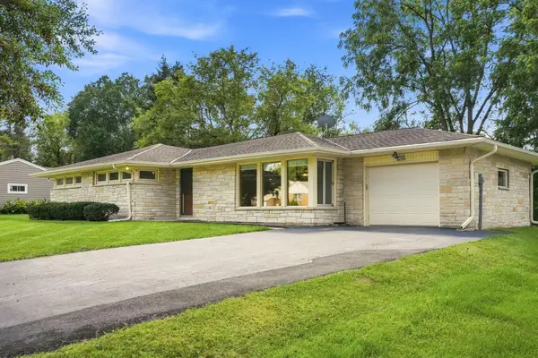 W237N6597 Orchard Dr, Sussex, WI 53089