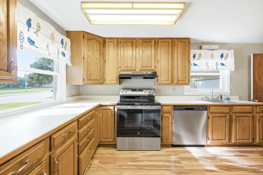 723 Roosevelt Ave, Oconomowoc, WI 53066 - #3