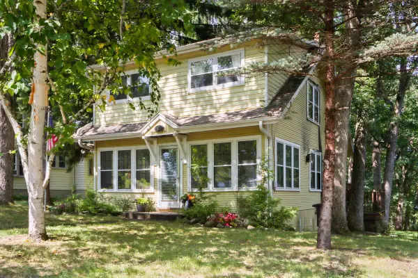 558 Berwyn Dr, Fontana, WI 53125