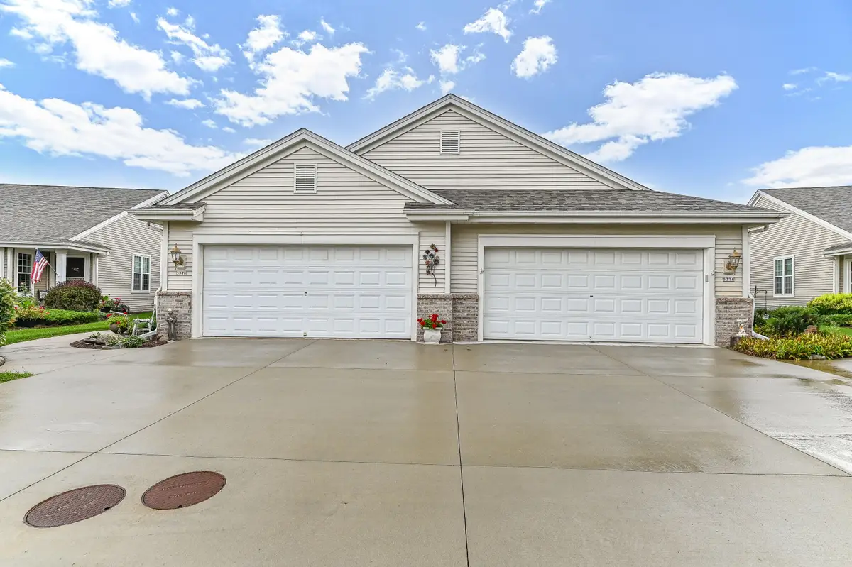 537 Fairview Cir, Waterford, WI 53185 - #1