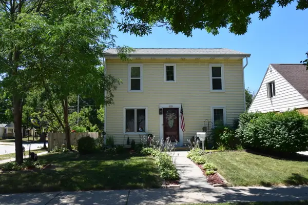 3701 N 97th St, Milwaukee, WI 53222