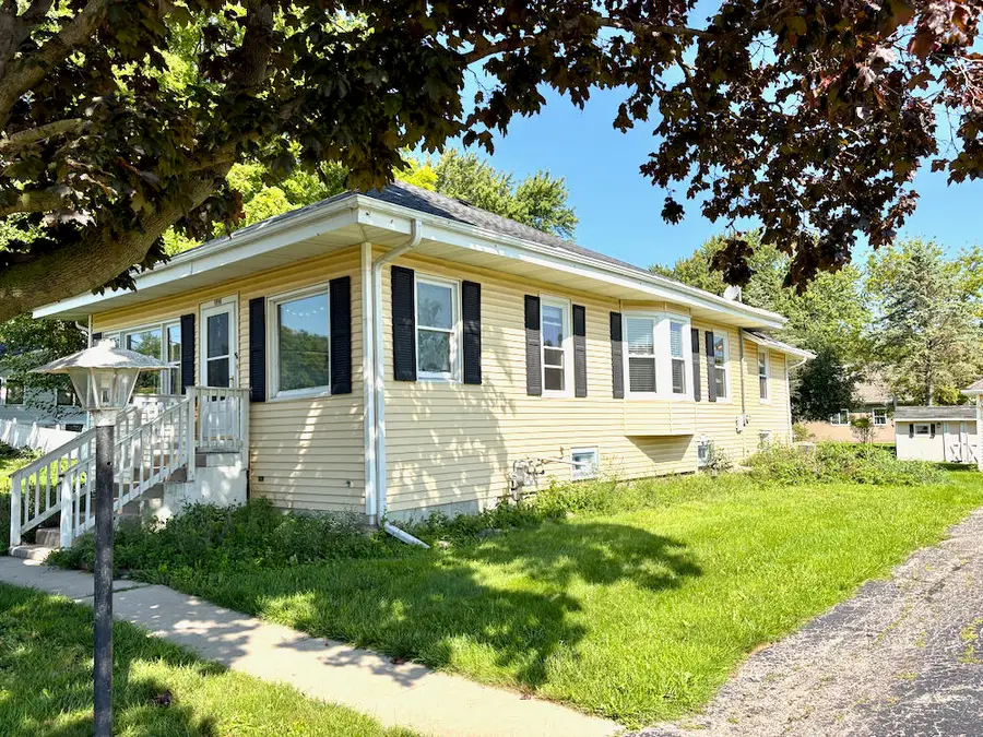 164 Dewey Ave, Fontana, WI 53125 - #2
